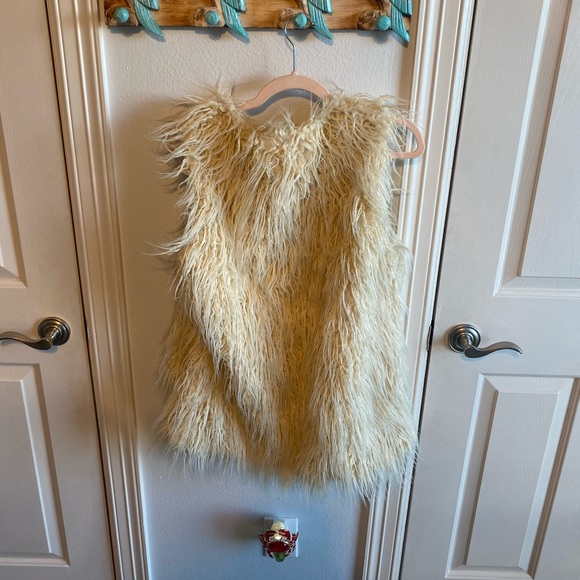 Fur vest - Picture 3 of 3